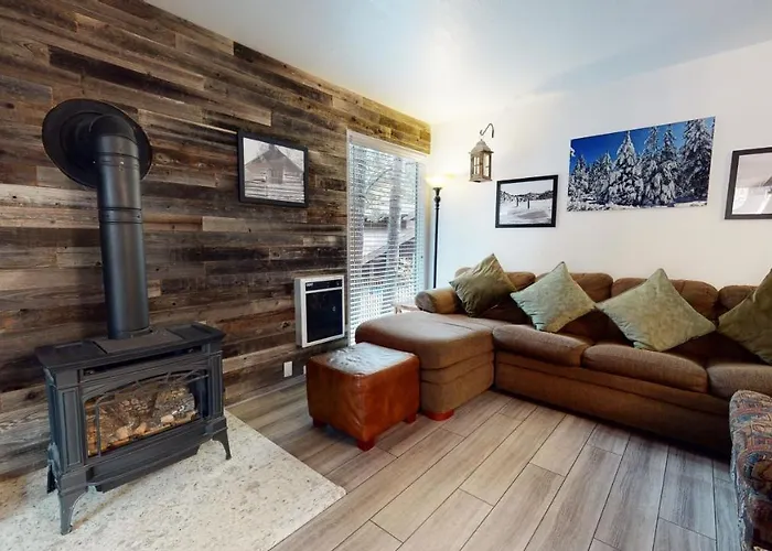 Mammoth Estates Condo - Free Parking & Pet Friendly
