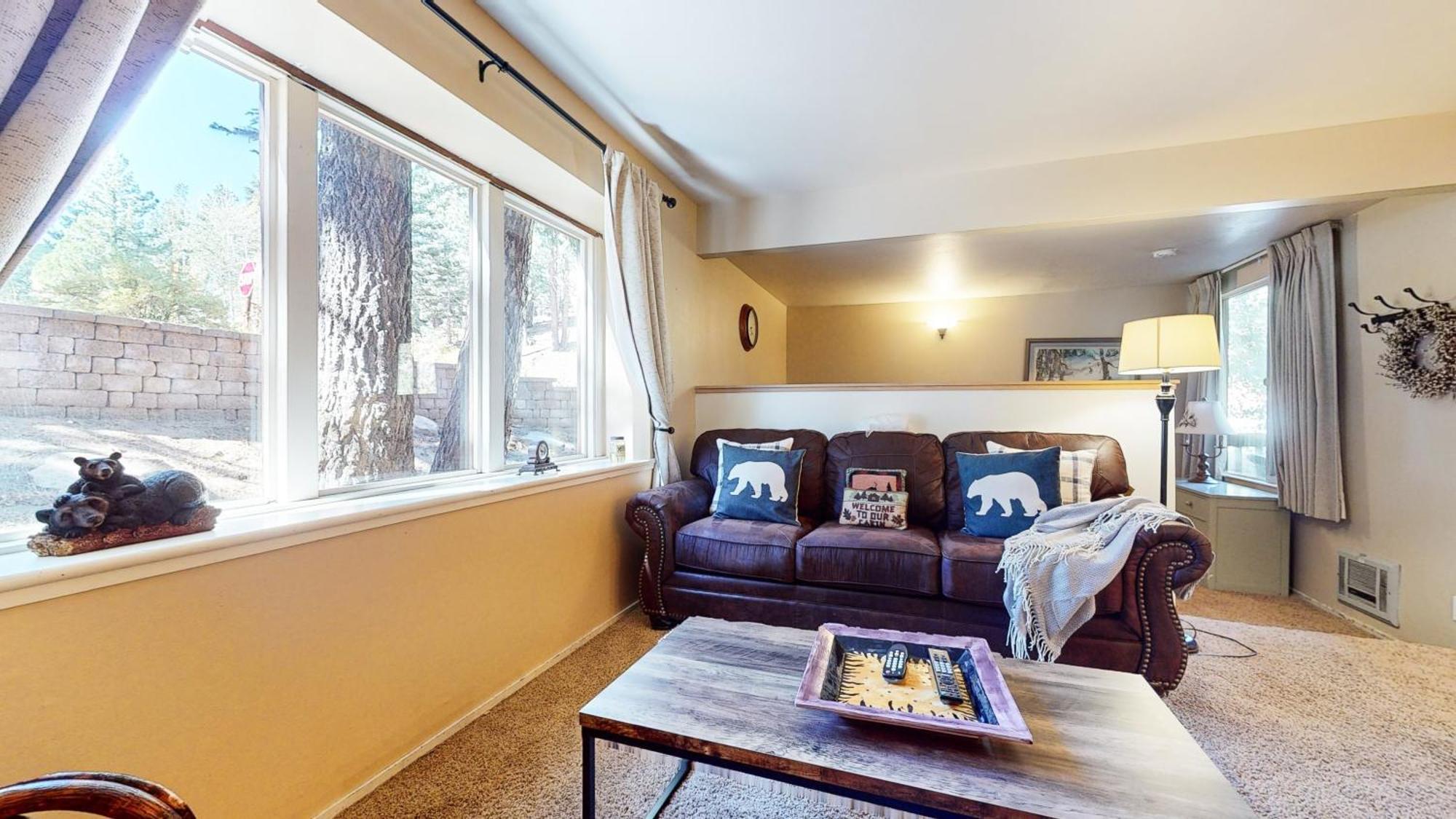Apartment Mammoth Estates - Free Parking & Pet Friendly *